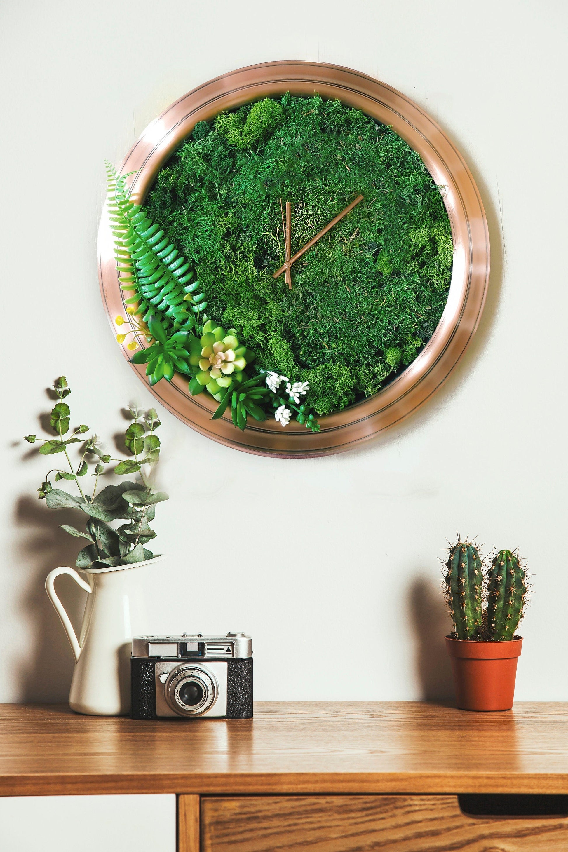 Eco-Friendly Moss Wall Clock – Sustainable Green Decor for Modern Interiors RishStudio