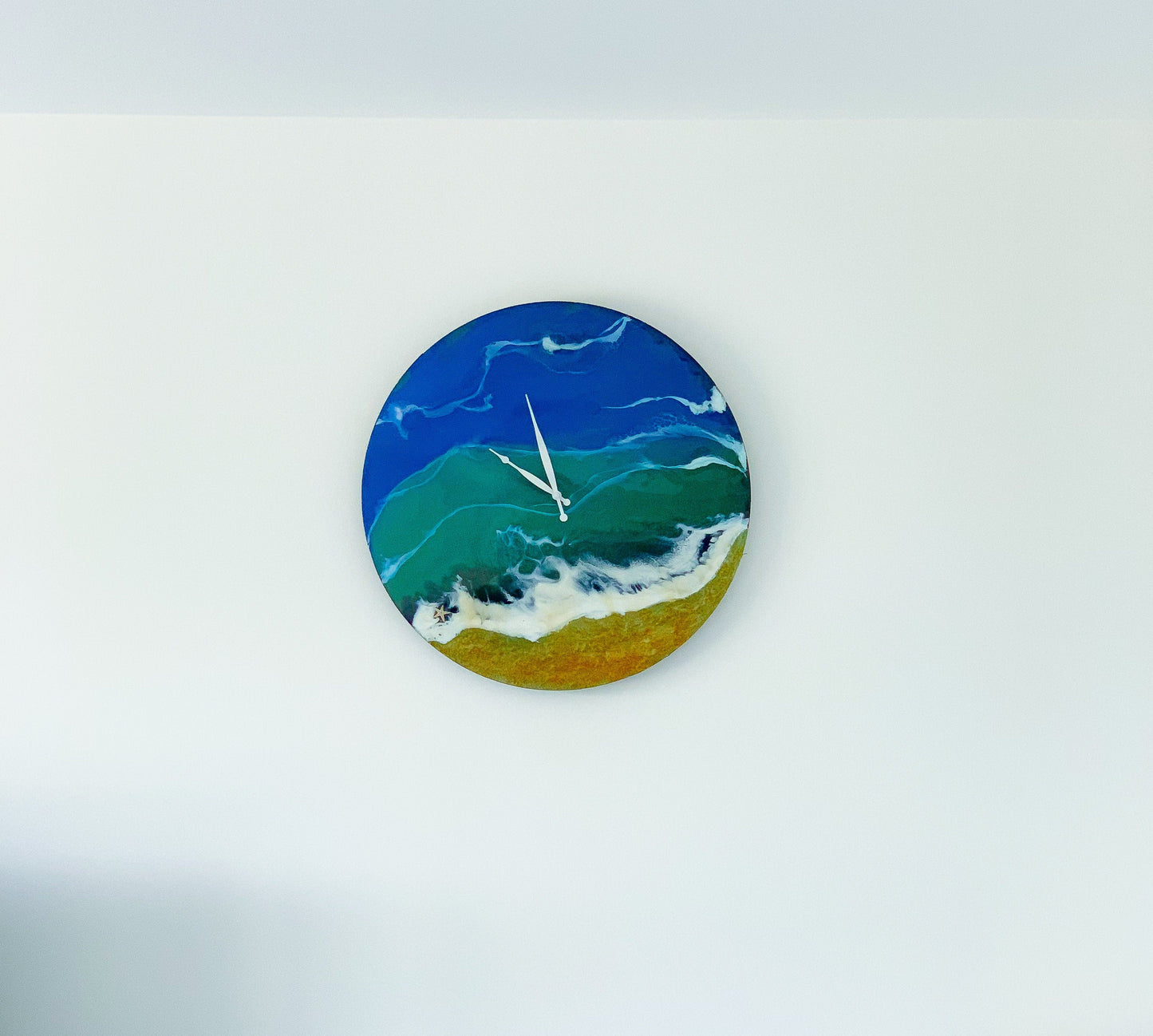 Handmade Ocean Resin Wall Clock – Coastal Beach-Inspired Epoxy Art Timepiece RishStudio