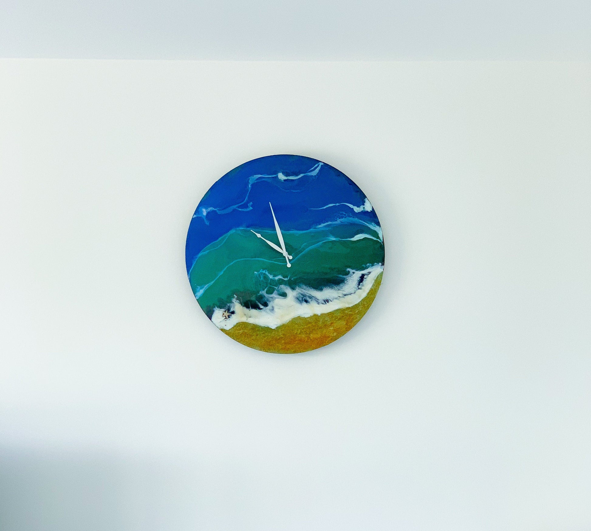 Handmade Ocean Resin Wall Clock – Coastal Beach-Inspired Epoxy Art Timepiece RishStudio