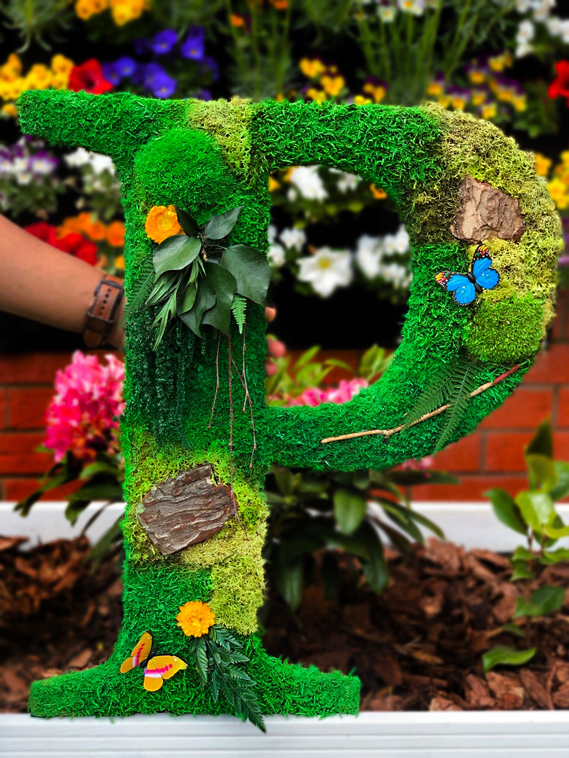 Sustainable Moss Letter Wall Art – Custom Green “LOVE” Sign for Business or Event – Eco-Friendly Biophilic Branding Installation RishStudio