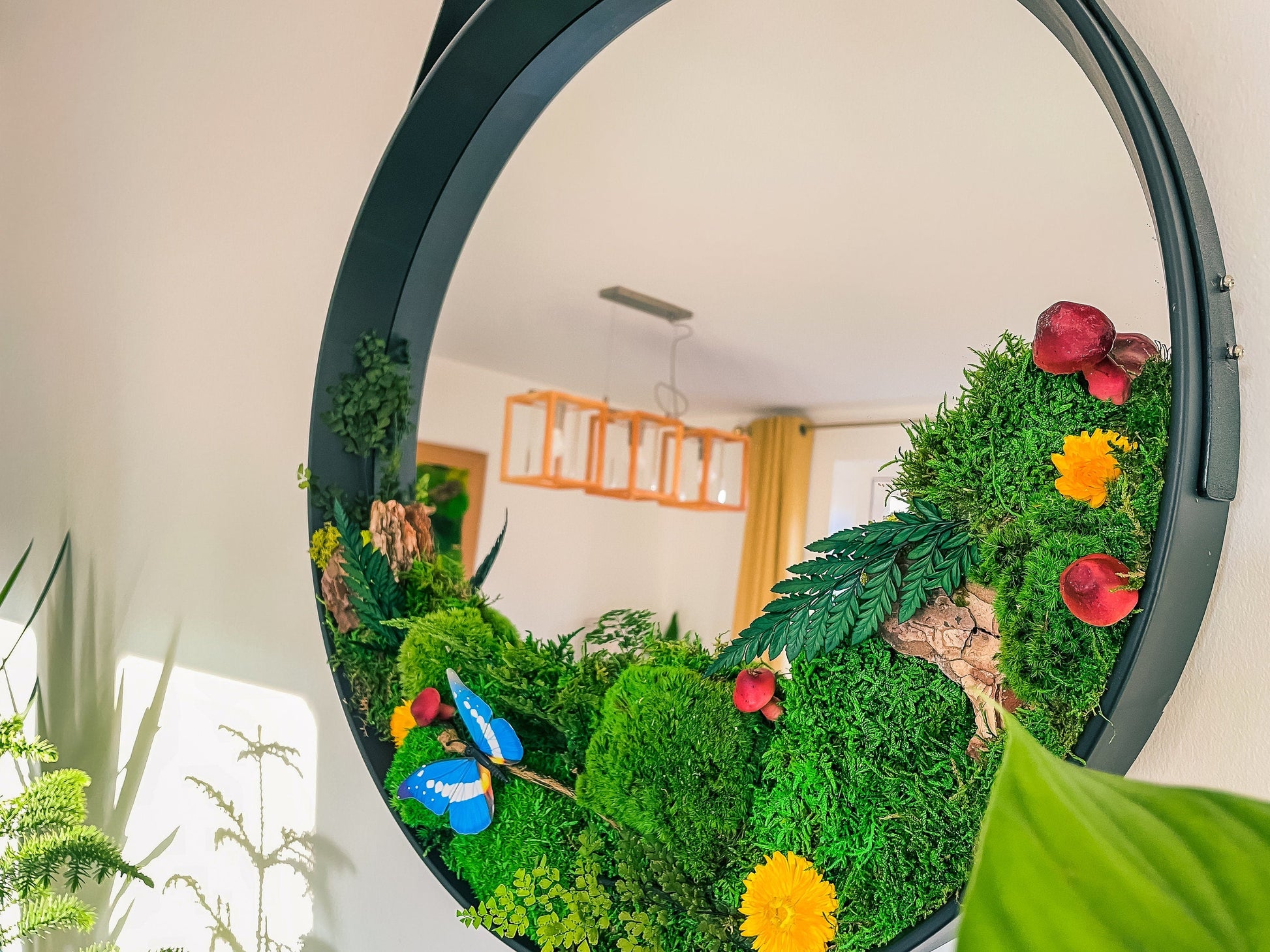 Round Hanging Mirror with Preserved Moss & Floral Accents – Nature-Inspired Wall Décor mossartbyrishstudio