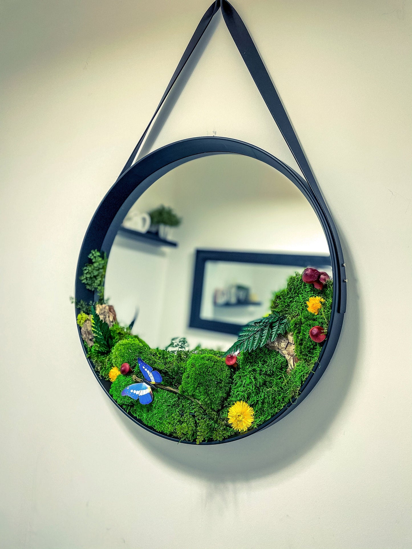 Round Hanging Mirror with Preserved Moss & Floral Accents – Nature-Inspired Wall Décor mossartbyrishstudio