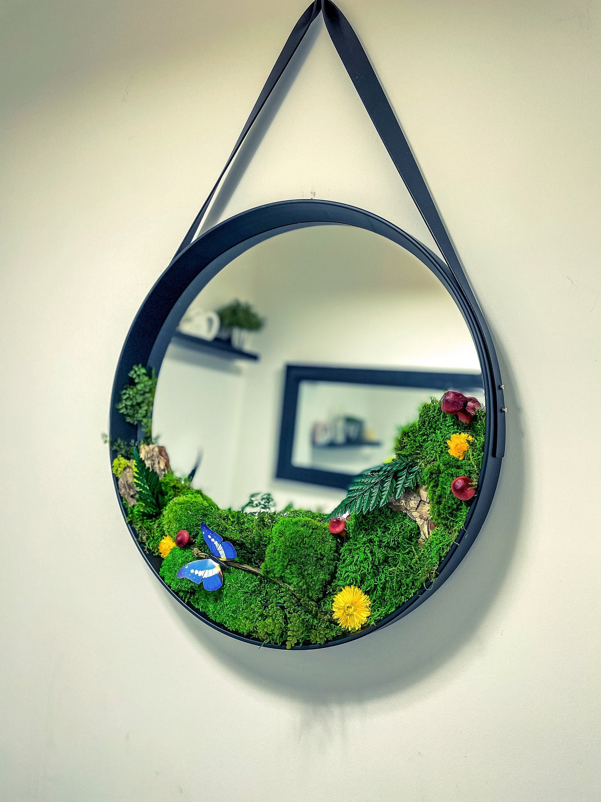 Round Hanging Mirror with Preserved Moss & Floral Accents – Nature-Inspired Wall Décor mossartbyrishstudio