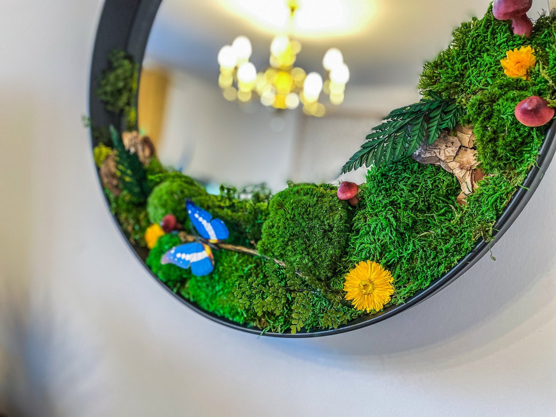 Round Hanging Mirror with Preserved Moss & Floral Accents – Nature-Inspired Wall Décor mossartbyrishstudio