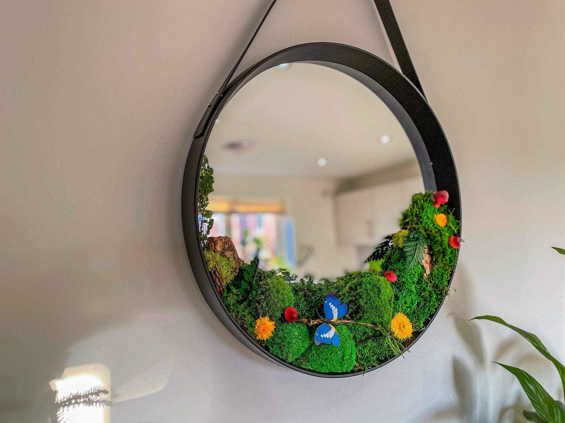 Round Hanging Mirror with Preserved Moss & Floral Accents – Nature-Inspired Wall Décor mossartbyrishstudio