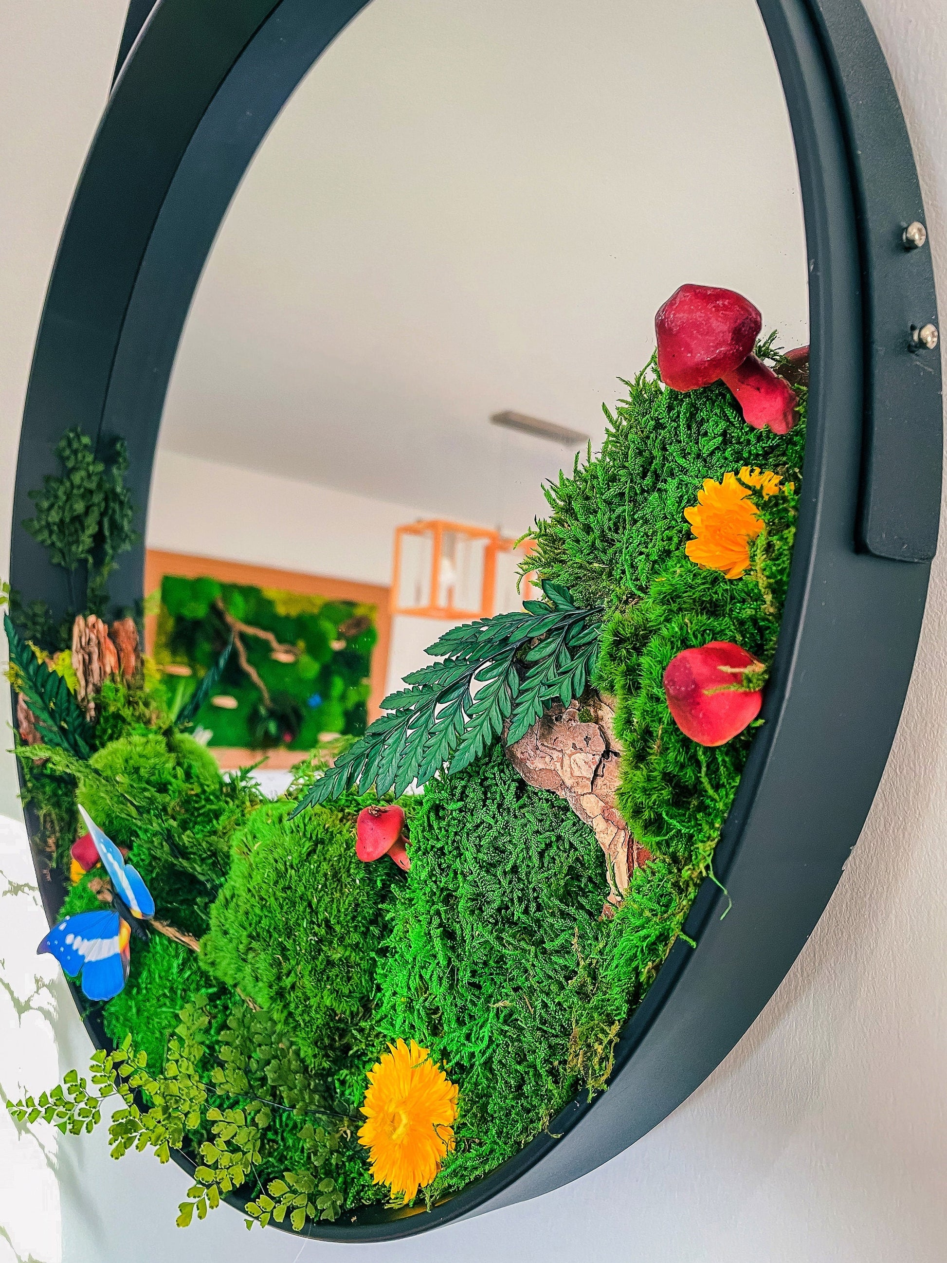 Round Hanging Mirror with Preserved Moss & Floral Accents – Nature-Inspired Wall Décor mossartbyrishstudio
