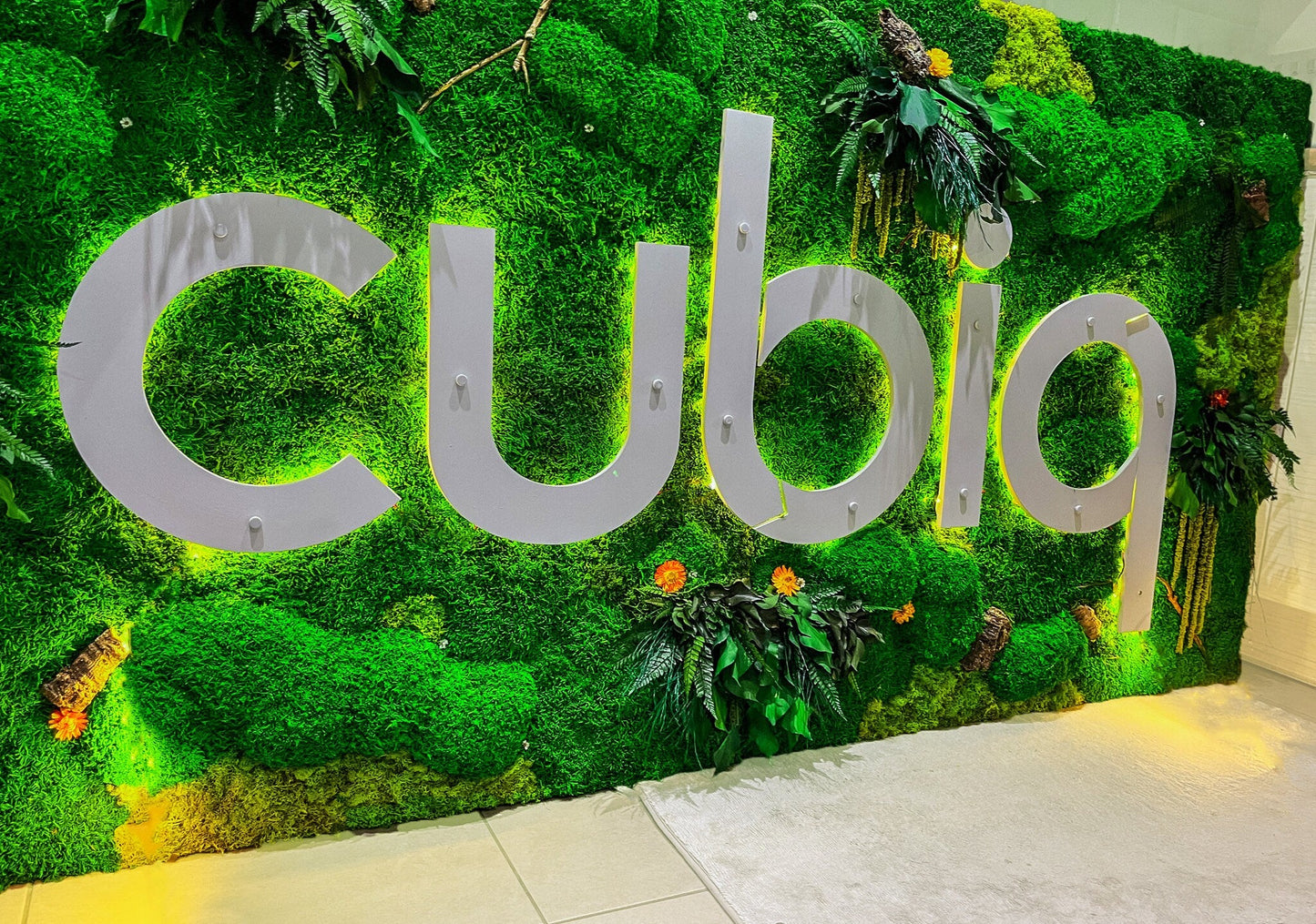 Custom Moss Wall with LED Logo – Welcome Sign Green Wall for Office, Reception, or Retail – Preserved Moss Branding Installation mossartbyrishstudio