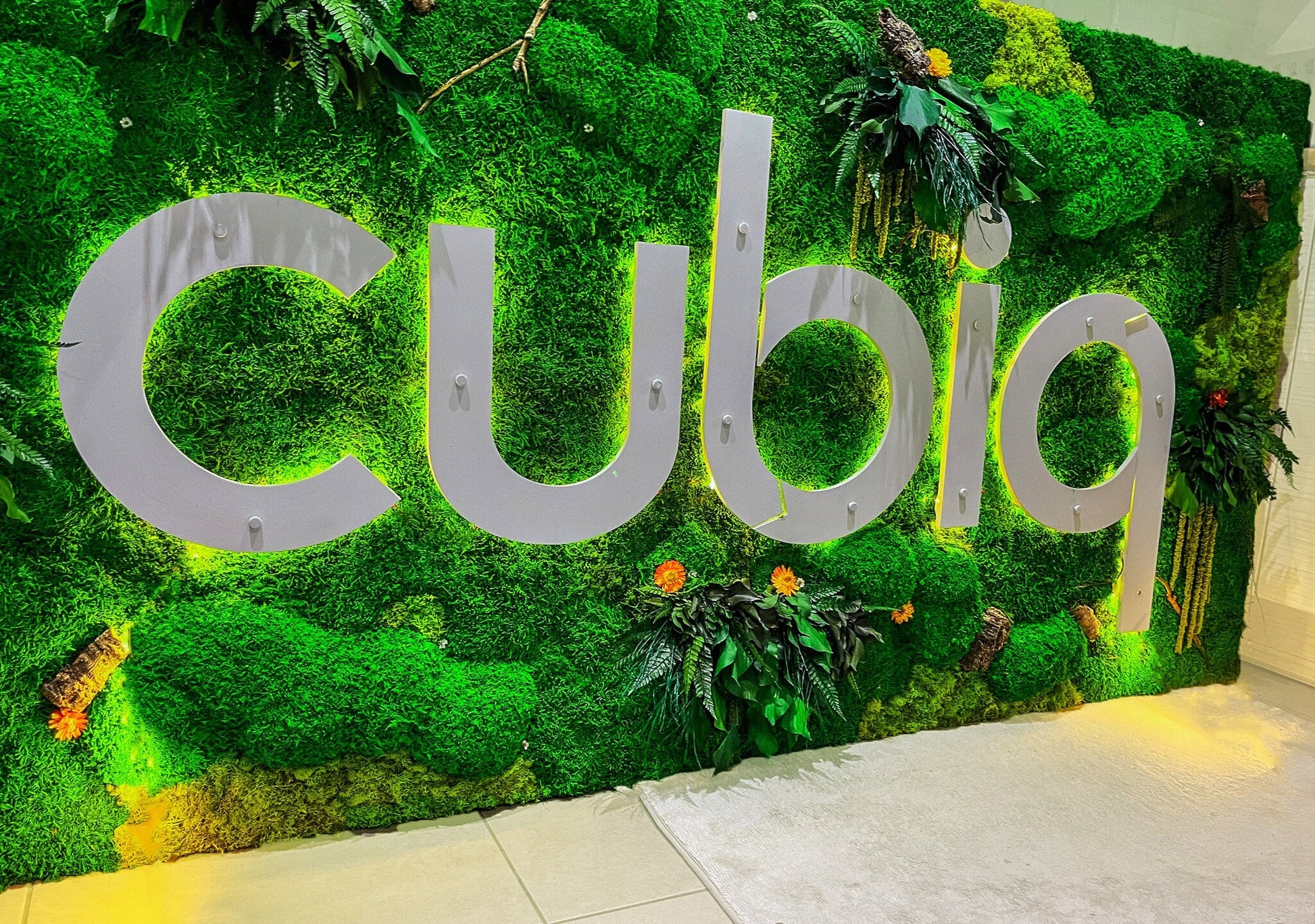 Custom Moss Wall with LED Logo – Welcome Sign Green Wall for Office, Reception, or Retail – Preserved Moss Branding Installation mossartbyrishstudio