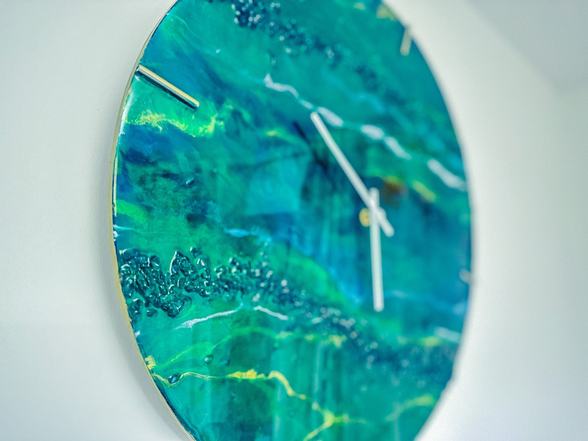 Handmade Ocean Resin Wall Clock – Abstract Art Timepiece with Blue & Green Waves, Coastal Home Décor, Unique Gift for Ocean Lovers mossartbyrishstudio