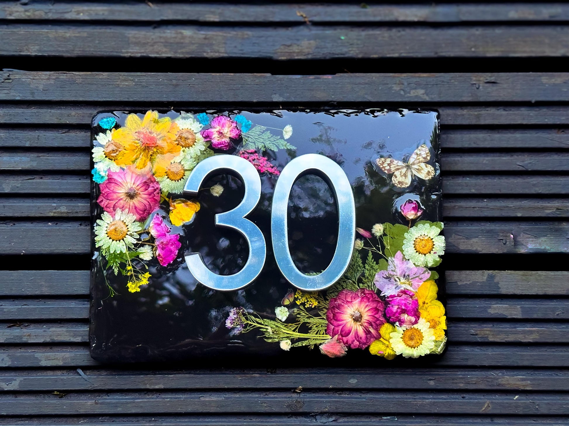Custom House Number Plaque with Real Flowers – Resin Address Sign for Door or Gate – Handmade Outdoor Floral Number Plate – Waterproof & UV Protected mossartbyrishstudio