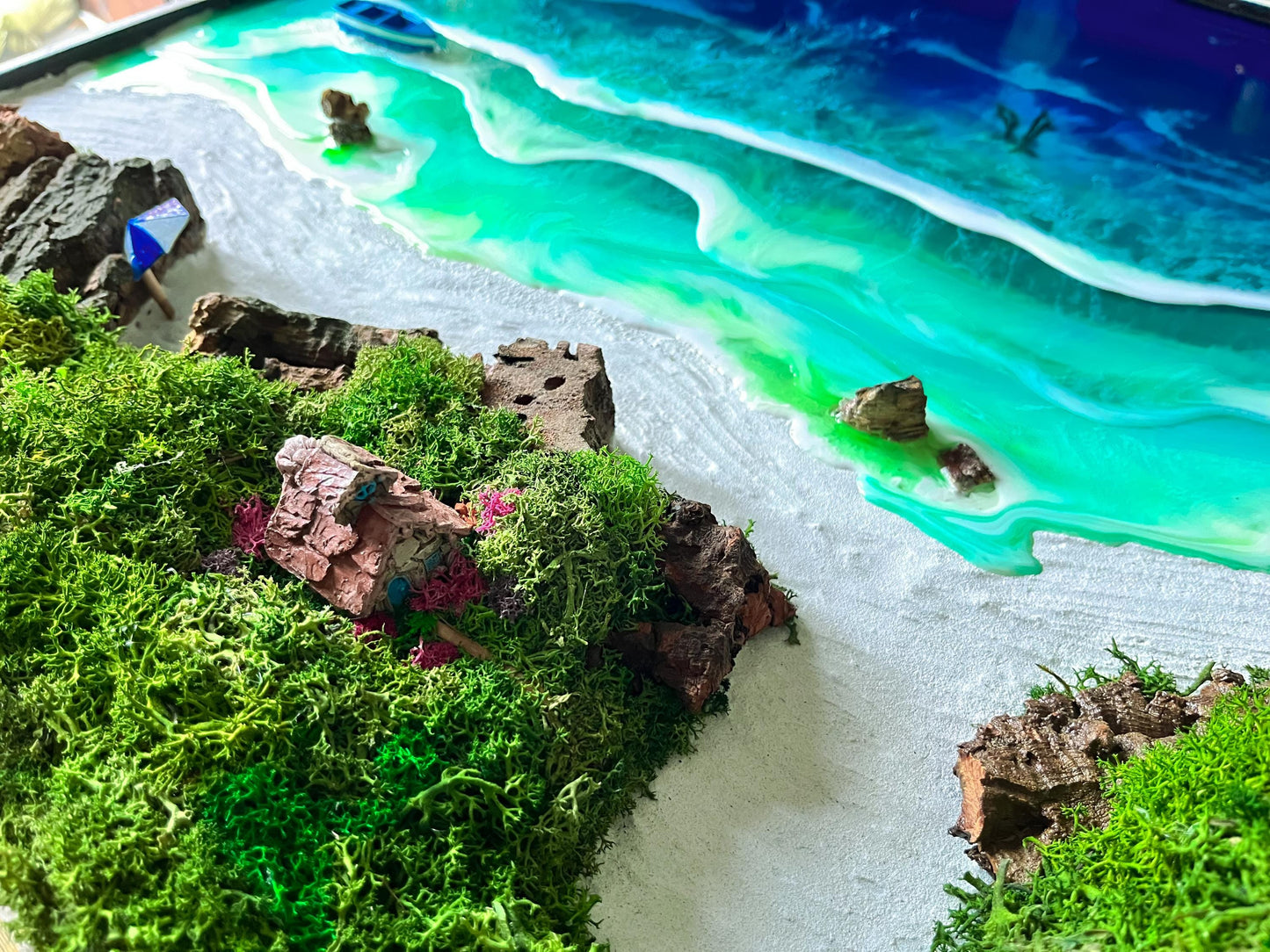 Ocean Resin Art: Handmade 3D Beach Scene Wall Decor – Unique Coastal Artwork mossartbyrishstudio