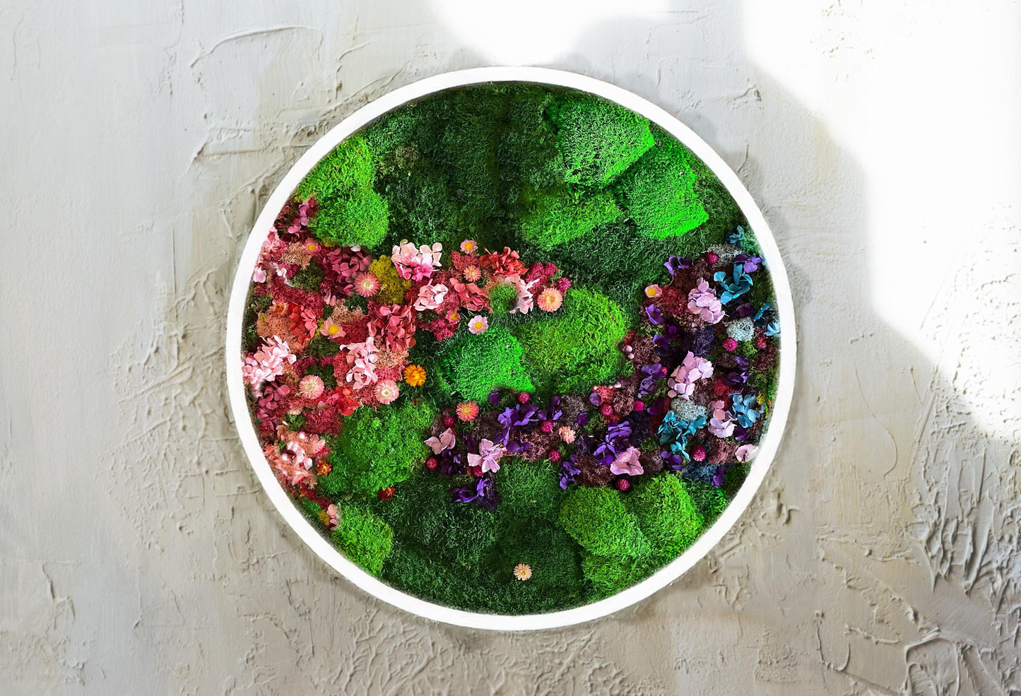 Round Moss Wall Art with Preserved Flowers – Handmade Botanical Wall Decor for Home & Office mossartbyrishstudio