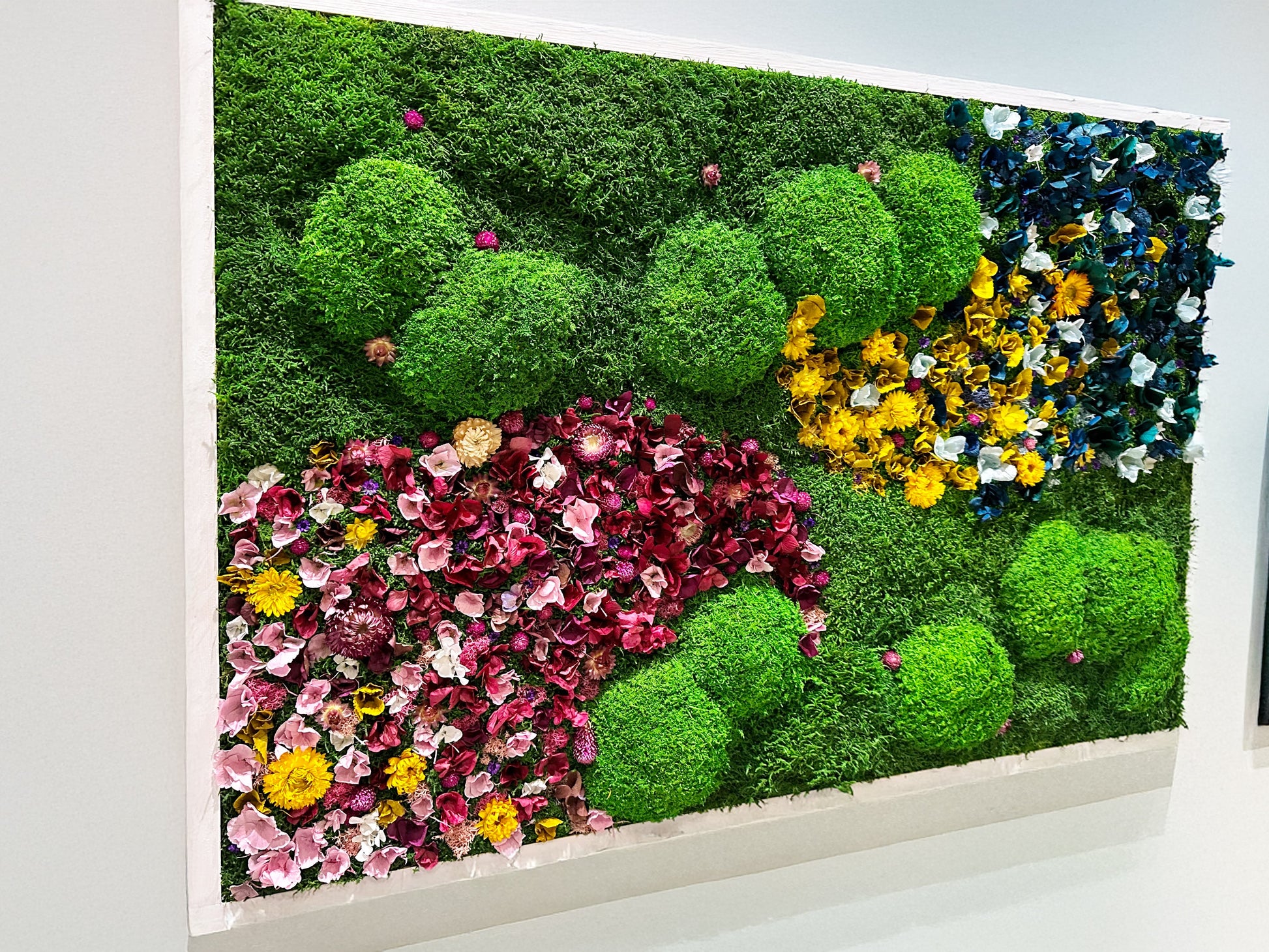 Preserved and dried flowers | Rainbow Moss wall art with flowers | RishStudio RishStudio