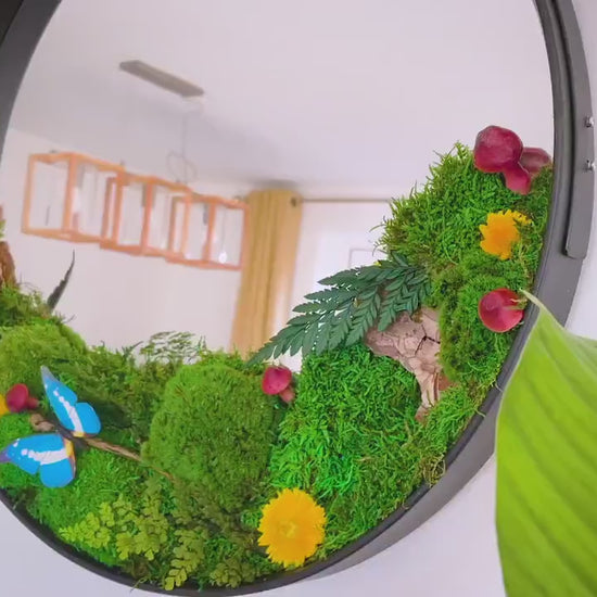 Round Hanging Mirror with Preserved Moss & Floral Accents – Nature-Inspired Wall Décor