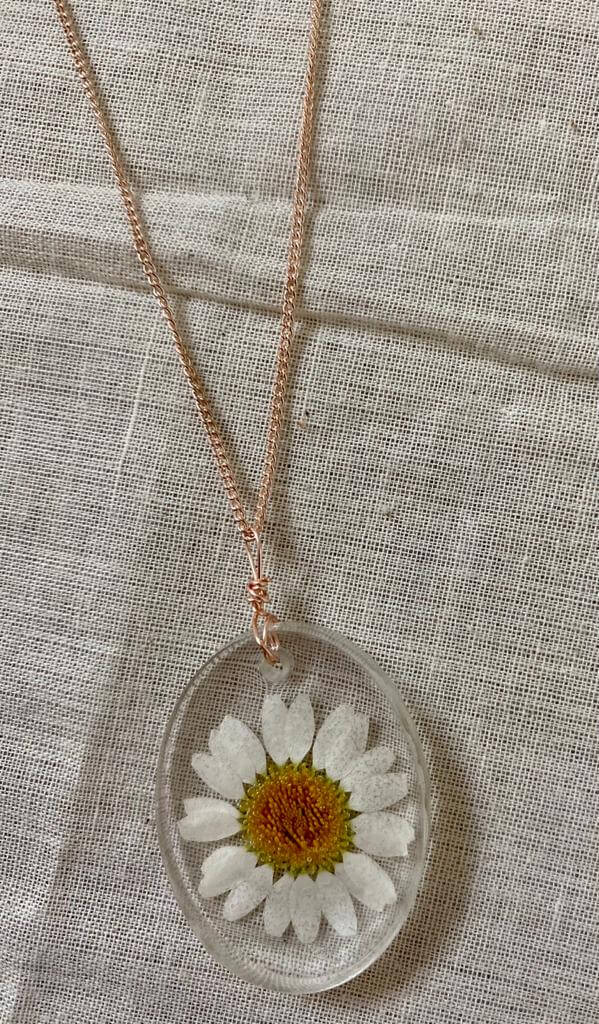 Real pressed white flower necklace | MouArtBoutique MouArtBoutique