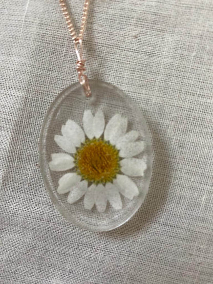 Real pressed white flower necklace | MouArtBoutique MouArtBoutique