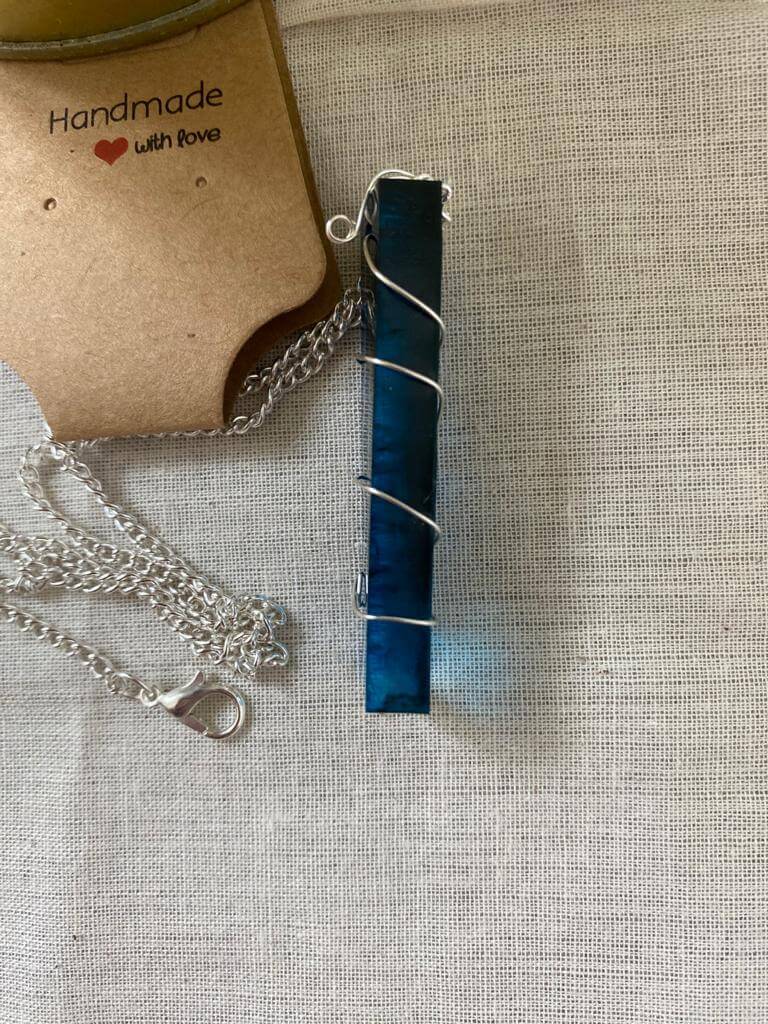 Blue pendant made out of alcohol ink and resin | MouArtBoutique MouArtBoutique