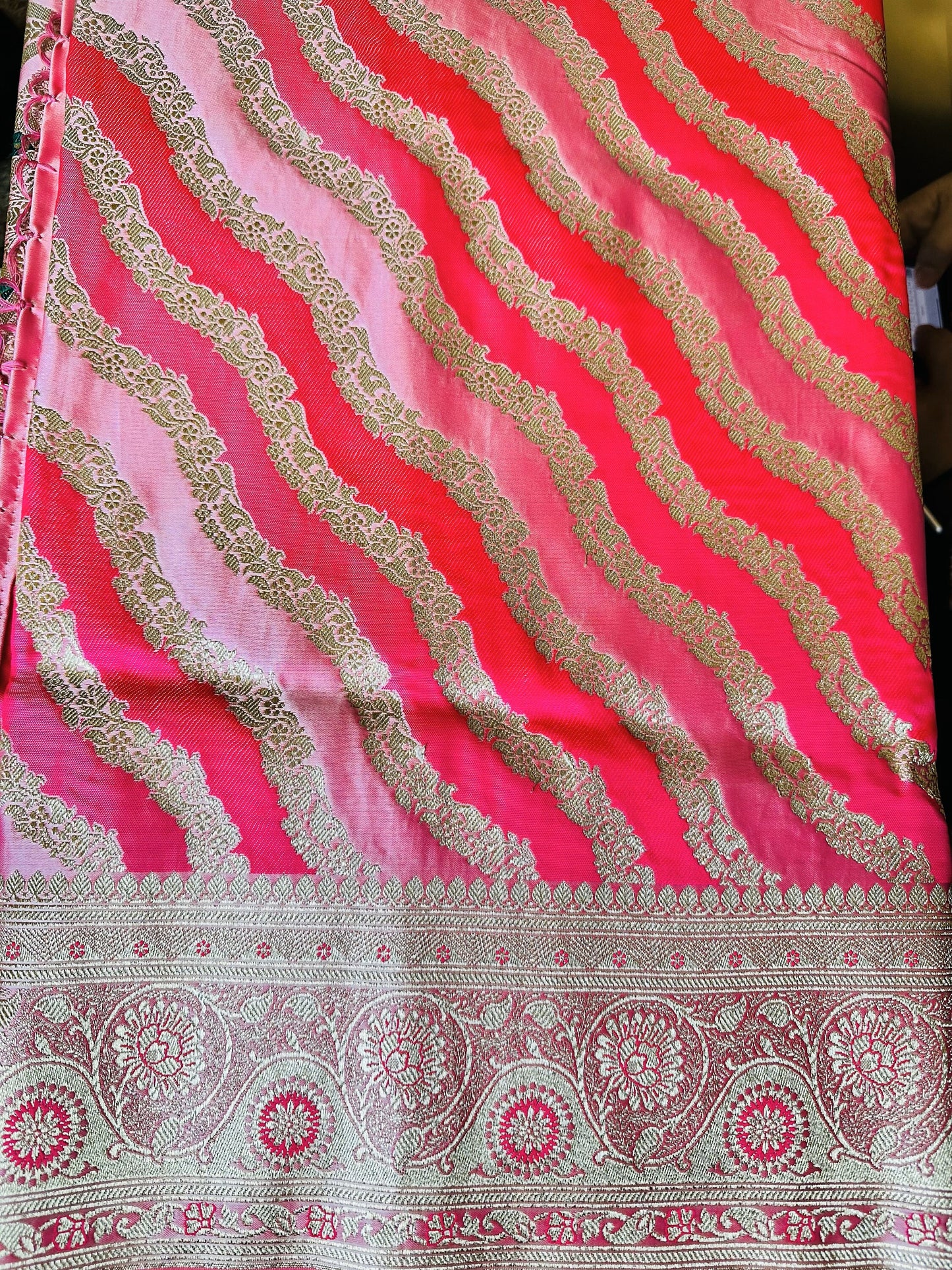 Stunning Pink Minakari Handwoven Benarasi Saree | Varna mossartbyrishstudio