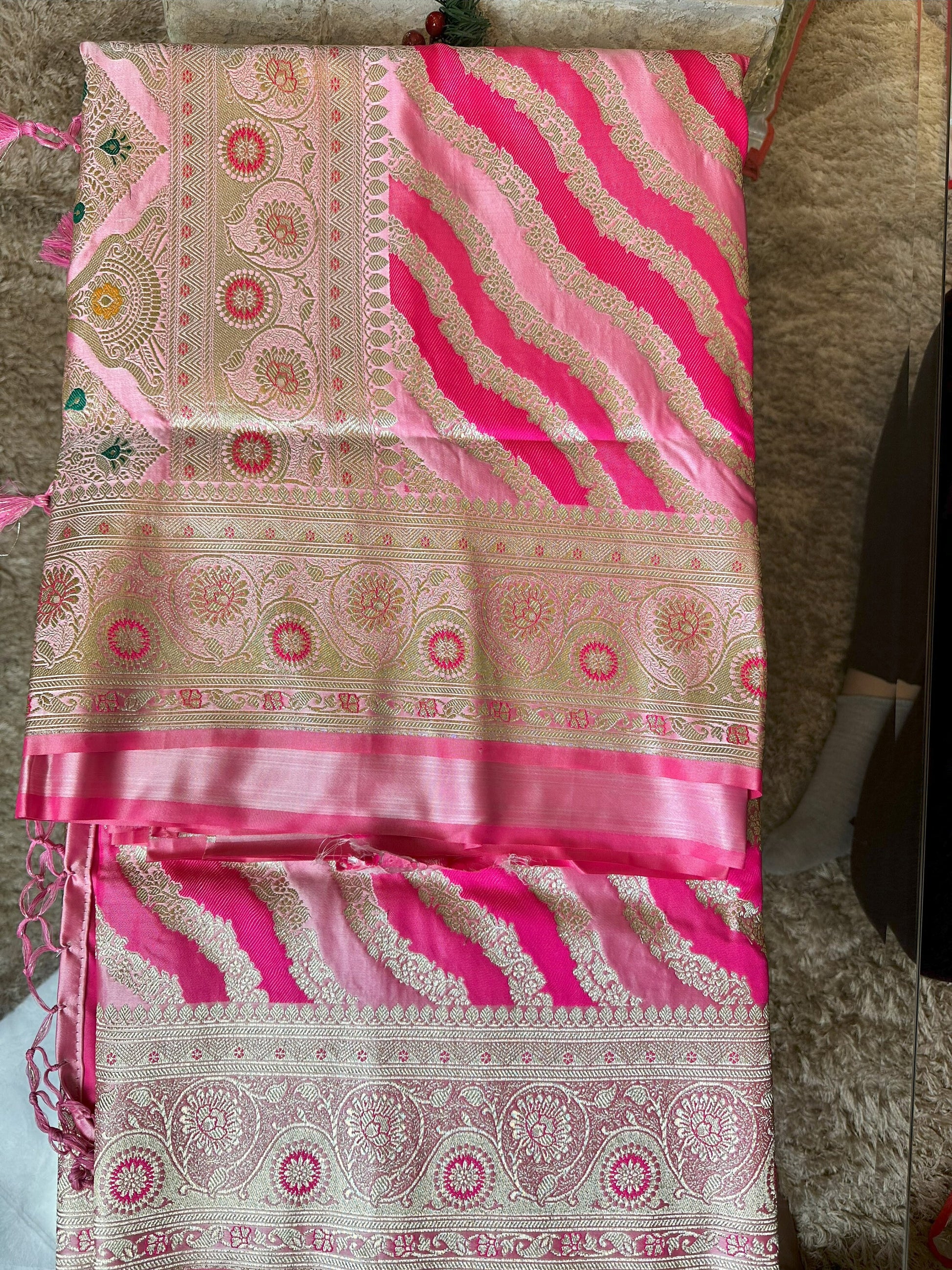 Stunning Pink Minakari Handwoven Benarasi Saree | Varna mossartbyrishstudio